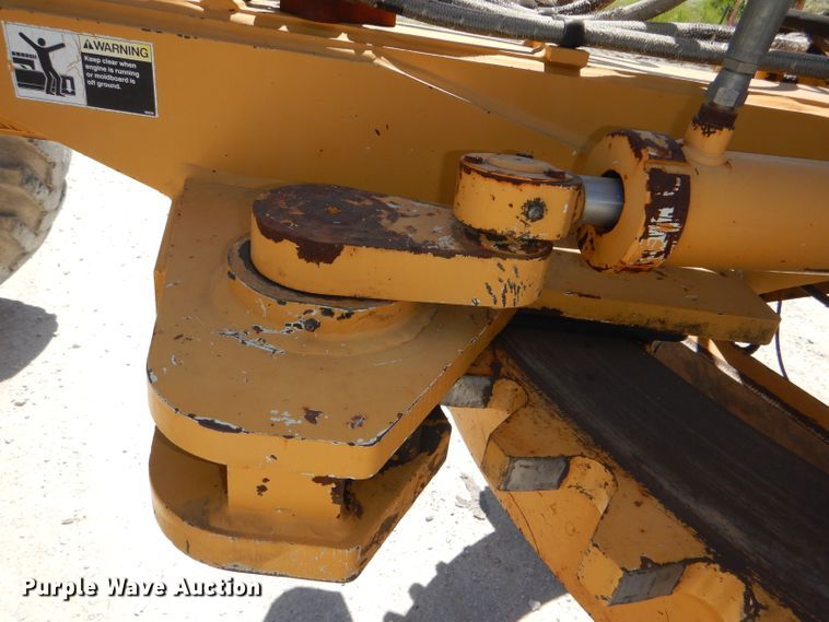 image for item DE3536 1995 Champion 720A Series IV motor grader