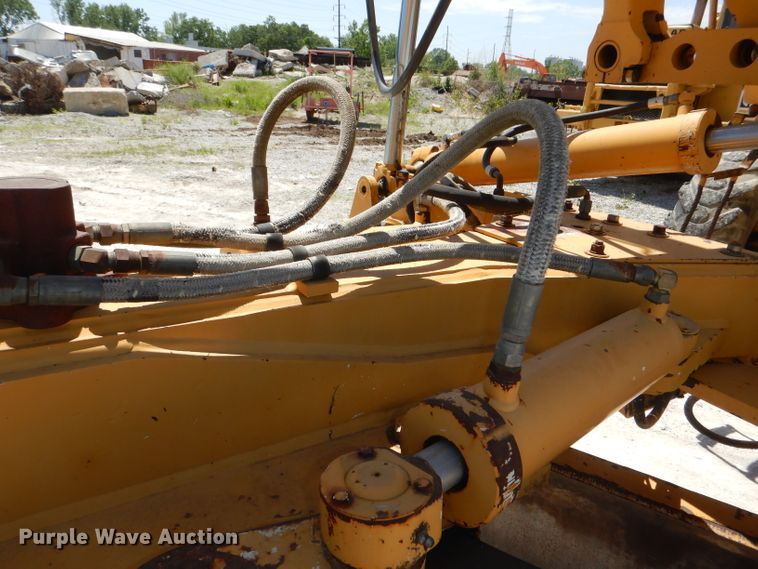 image for item DE3536 1995 Champion 720A Series IV motor grader