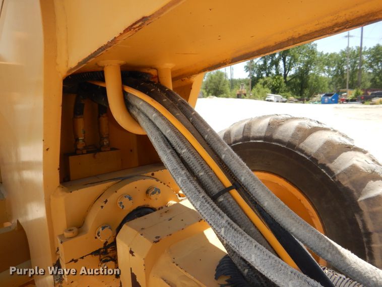 image for item DE3536 1995 Champion 720A Series IV motor grader