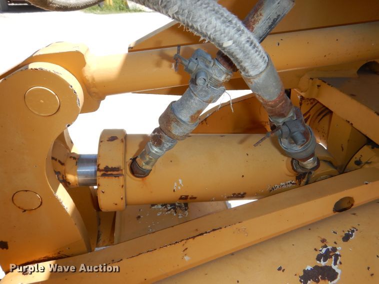 image for item DE3536 1995 Champion 720A Series IV motor grader