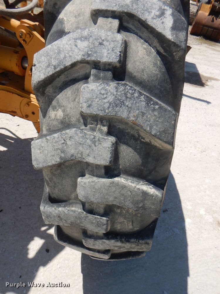 image for item DE3536 1995 Champion 720A Series IV motor grader