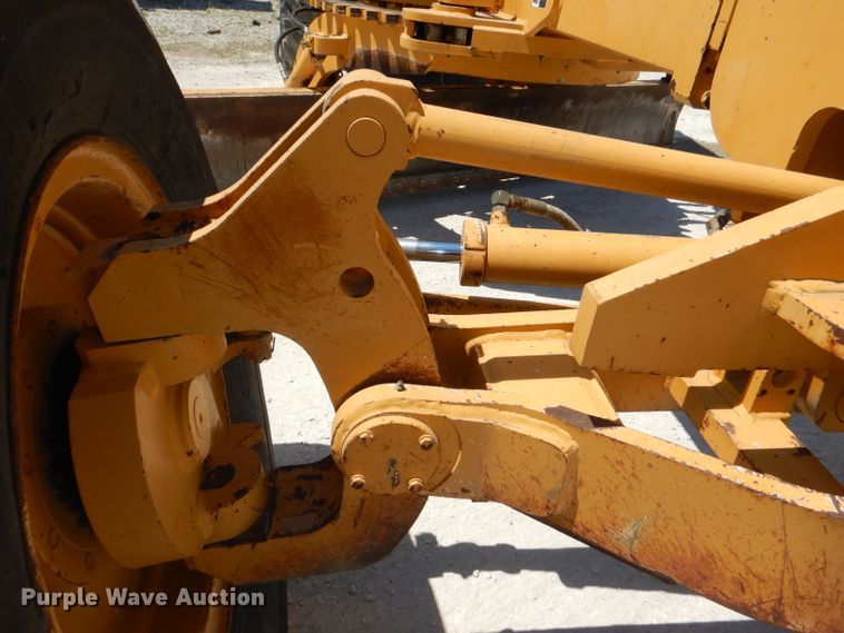 image for item DE3536 1995 Champion 720A Series IV motor grader