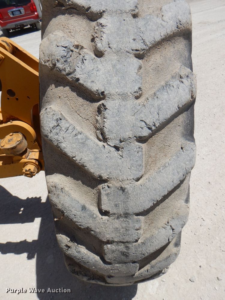 image for item DE3536 1995 Champion 720A Series IV motor grader