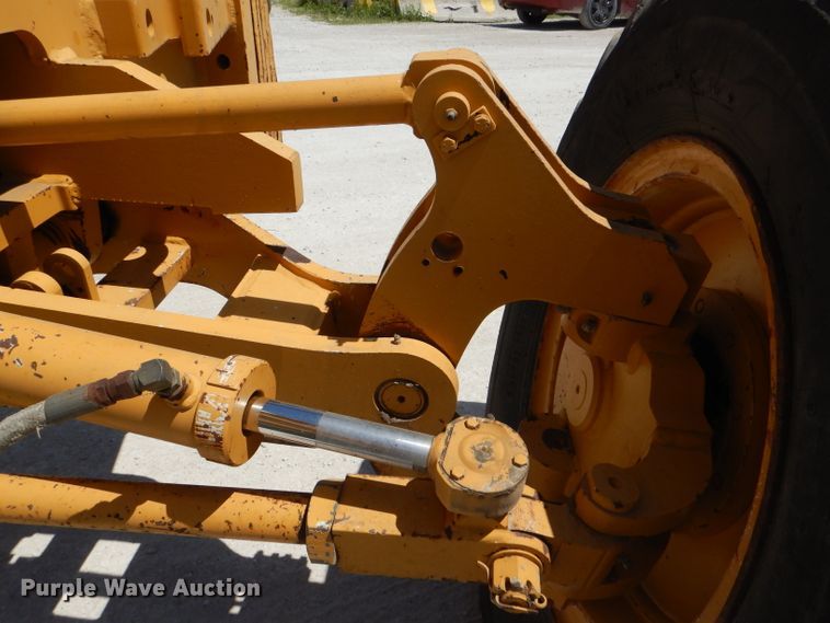 image for item DE3536 1995 Champion 720A Series IV motor grader