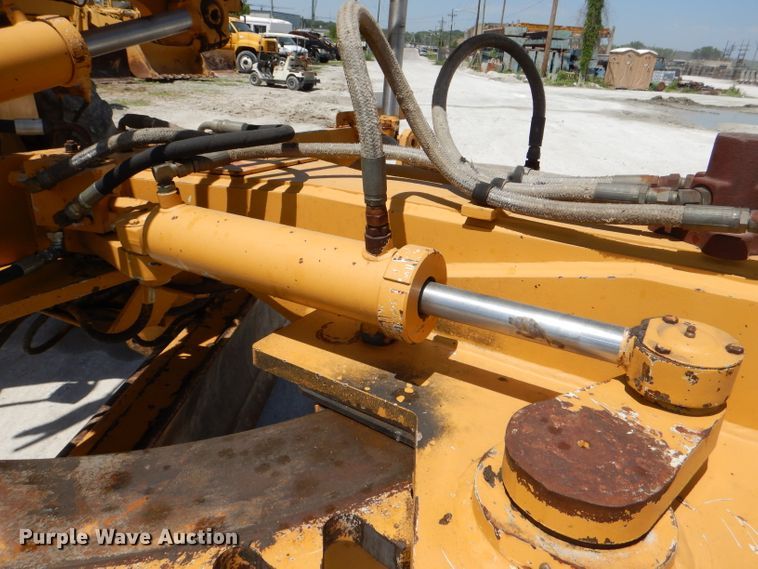 image for item DE3536 1995 Champion 720A Series IV motor grader