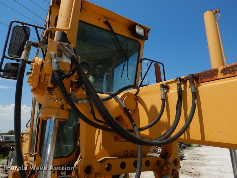 image for item DE3536 1995 Champion 720A Series IV motor grader