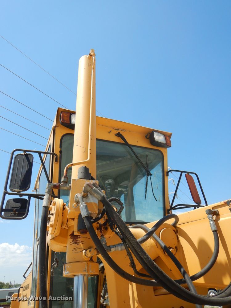 image for item DE3536 1995 Champion 720A Series IV motor grader