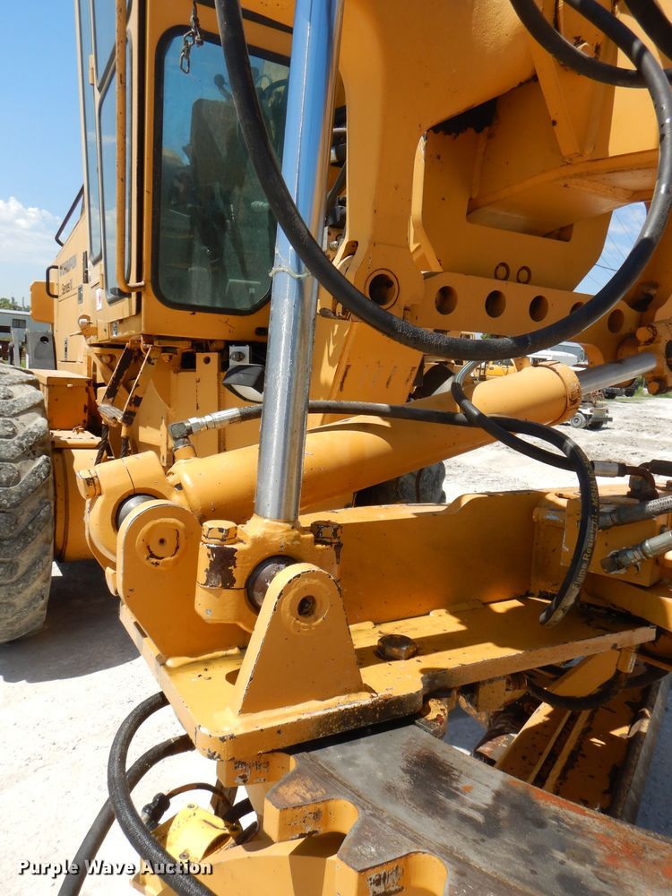 image for item DE3536 1995 Champion 720A Series IV motor grader