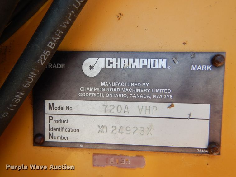image for item DE3536 1995 Champion 720A Series IV motor grader