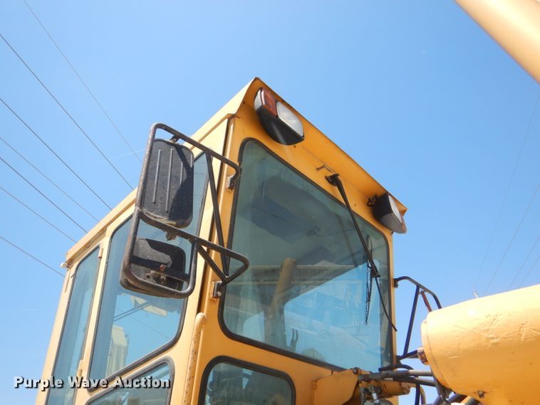 image for item DE3536 1995 Champion 720A Series IV motor grader