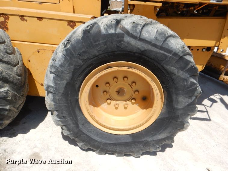 image for item DE3536 1995 Champion 720A Series IV motor grader