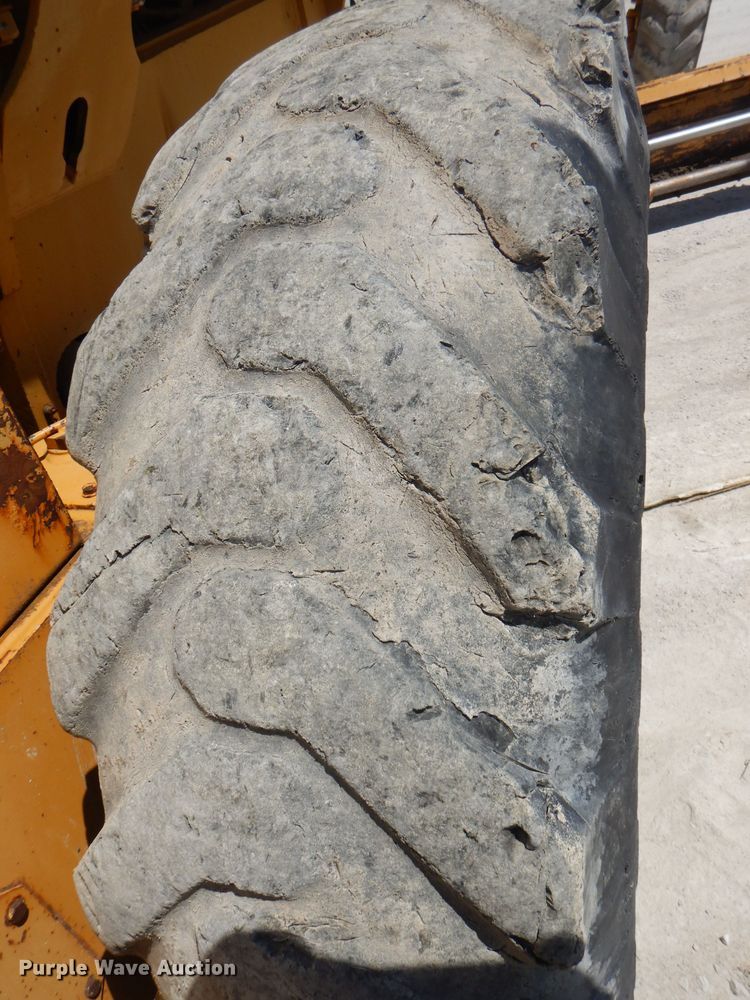 image for item DE3536 1995 Champion 720A Series IV motor grader