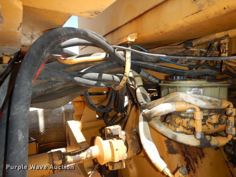 image for item DE3536 1995 Champion 720A Series IV motor grader