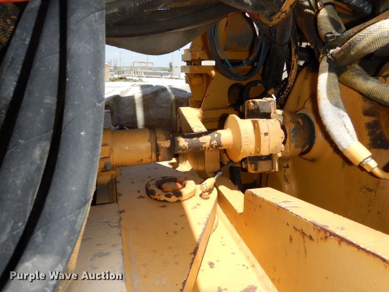 image for item DE3536 1995 Champion 720A Series IV motor grader