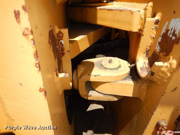 image for item DE3536 1995 Champion 720A Series IV motor grader