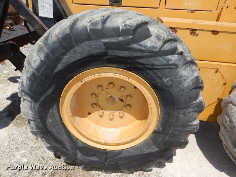 image for item DE3536 1995 Champion 720A Series IV motor grader