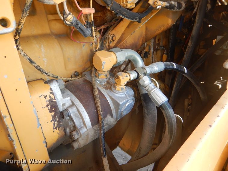 image for item DE3536 1995 Champion 720A Series IV motor grader