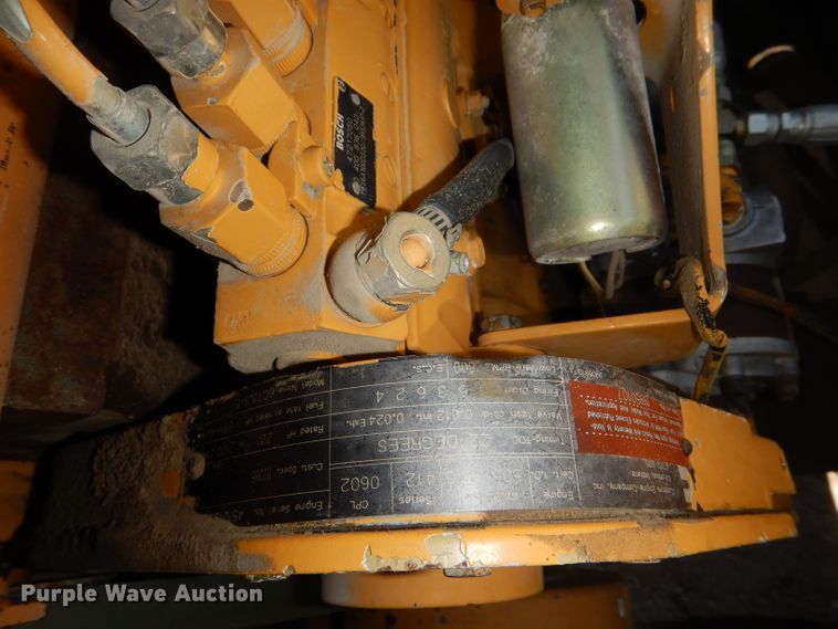 image for item DE3536 1995 Champion 720A Series IV motor grader