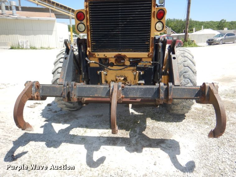 image for item DE3536 1995 Champion 720A Series IV motor grader