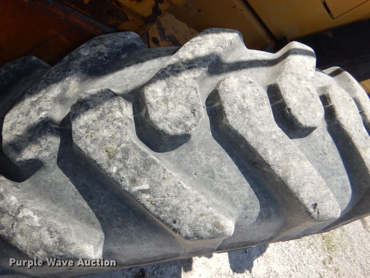 image for item DE3536 1995 Champion 720A Series IV motor grader