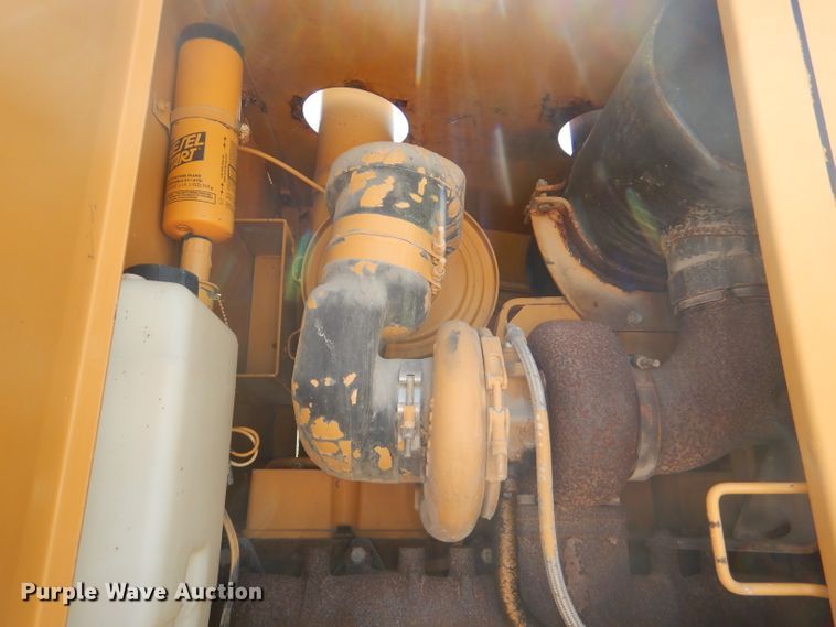 image for item DE3536 1995 Champion 720A Series IV motor grader