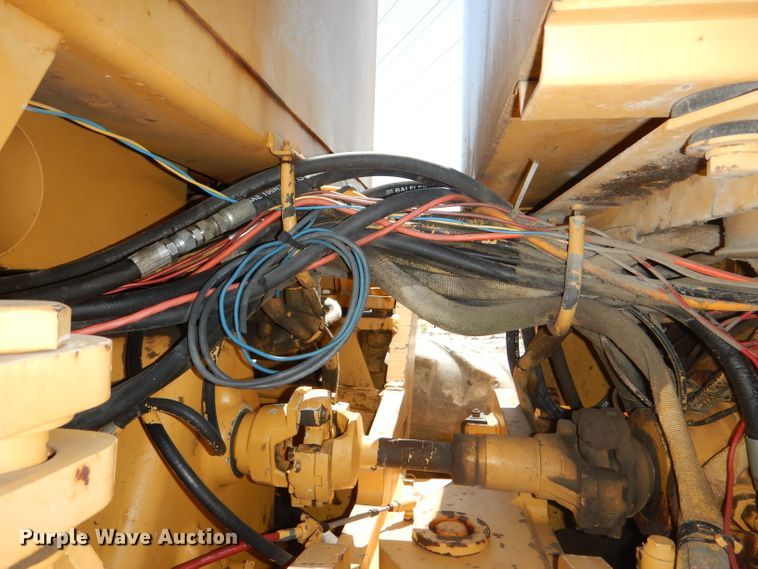 image for item DE3536 1995 Champion 720A Series IV motor grader