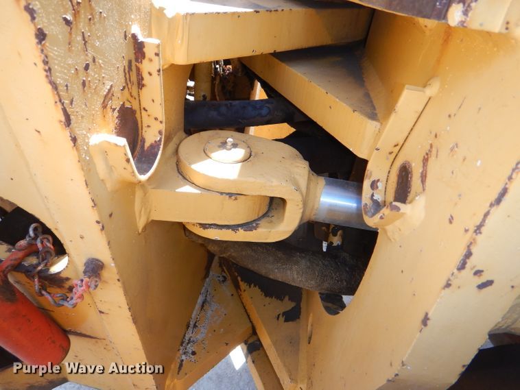 image for item DE3536 1995 Champion 720A Series IV motor grader