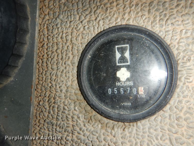 image for item DE3536 1995 Champion 720A Series IV motor grader