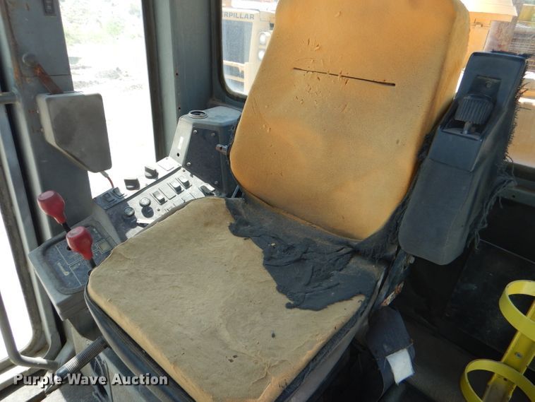 image for item DE3536 1995 Champion 720A Series IV motor grader