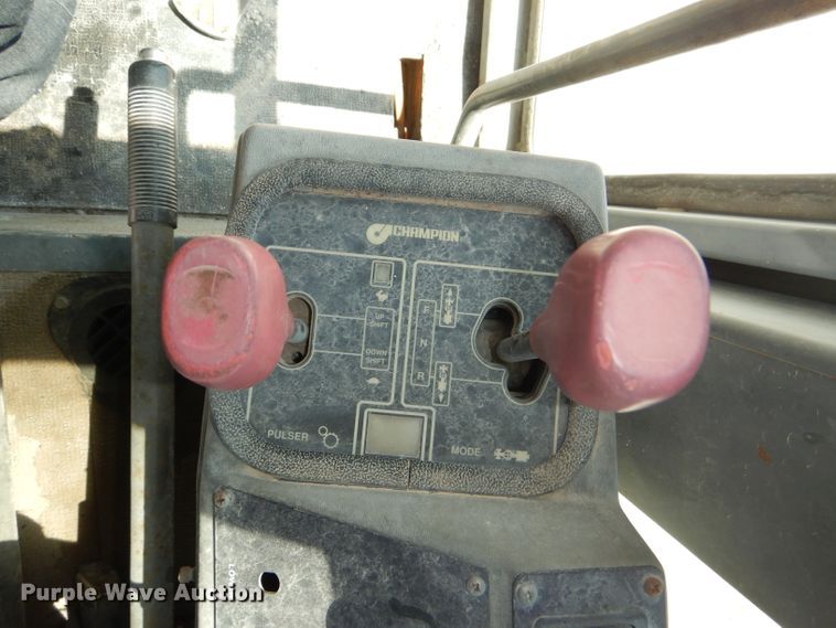 image for item DE3536 1995 Champion 720A Series IV motor grader