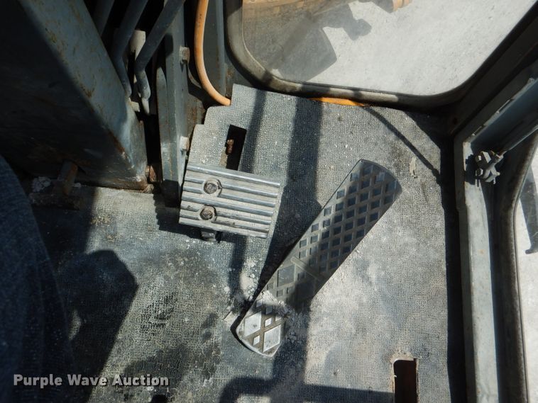 image for item DE3536 1995 Champion 720A Series IV motor grader