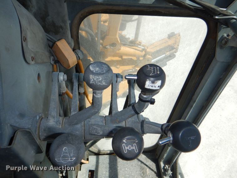 image for item DE3536 1995 Champion 720A Series IV motor grader