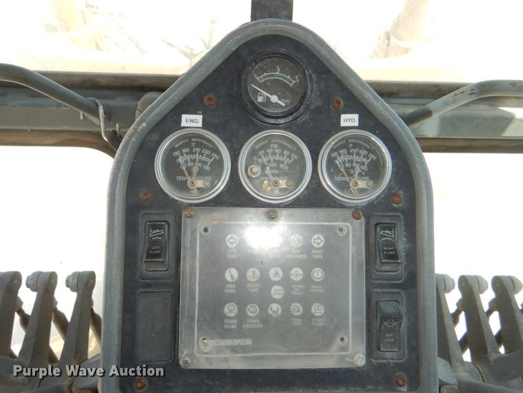 image for item DE3536 1995 Champion 720A Series IV motor grader