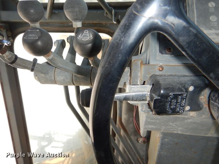 image for item DE3536 1995 Champion 720A Series IV motor grader