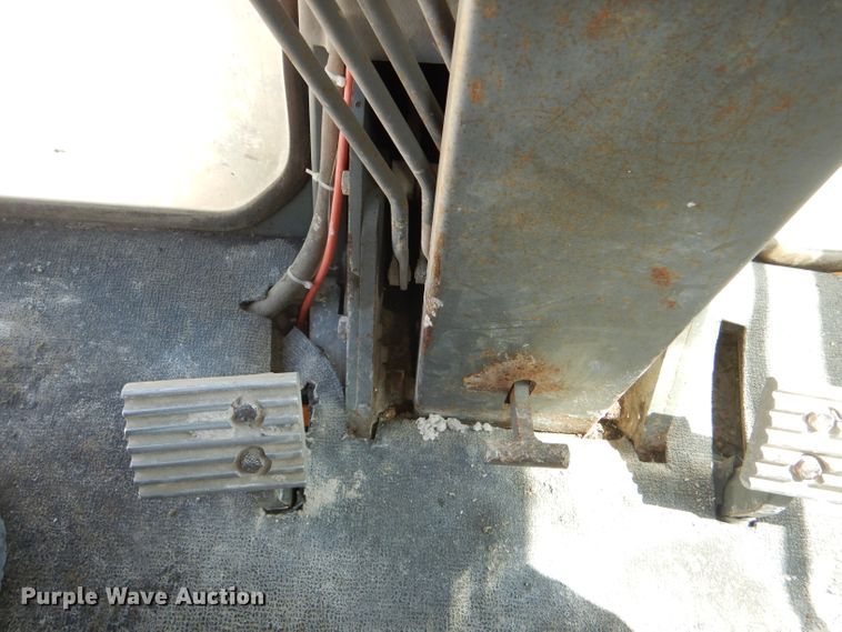 image for item DE3536 1995 Champion 720A Series IV motor grader