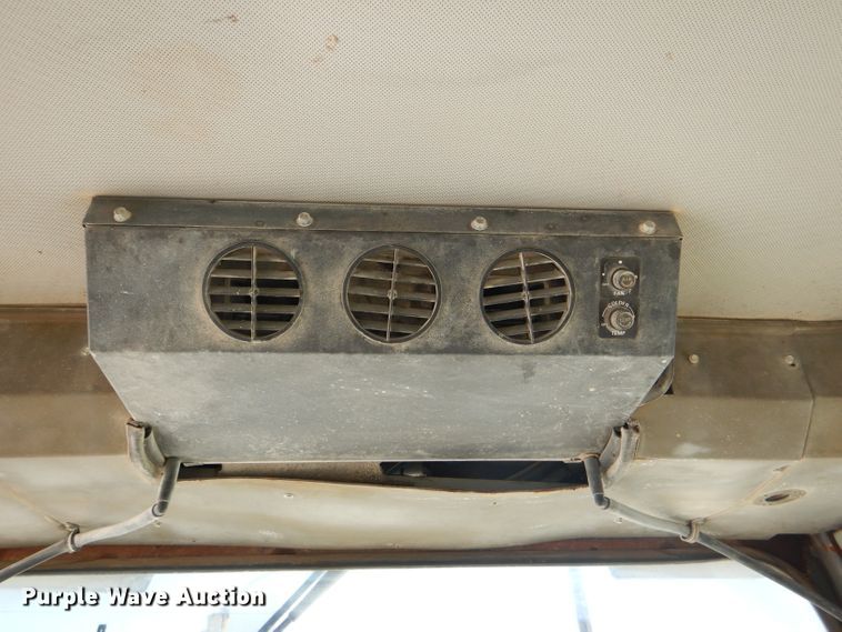 image for item DE3536 1995 Champion 720A Series IV motor grader