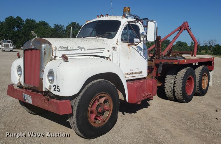 image for item DE3991 1965 Mack P61ST winch truck