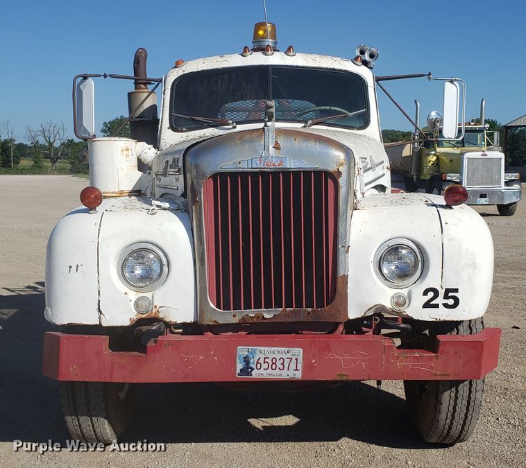 image for item DE3991 1965 Mack P61ST winch truck