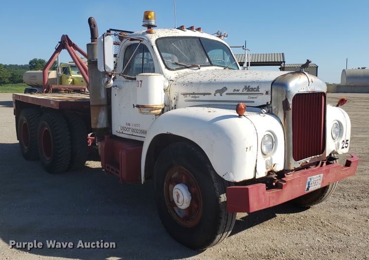 image for item DE3991 1965 Mack P61ST winch truck