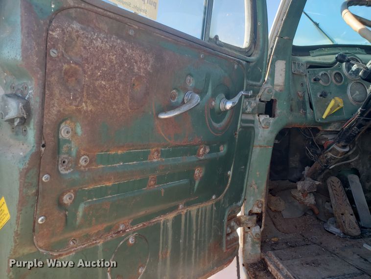 image for item DE3991 1965 Mack P61ST winch truck