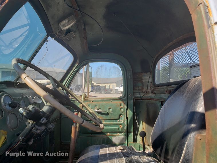 image for item DE3991 1965 Mack P61ST winch truck