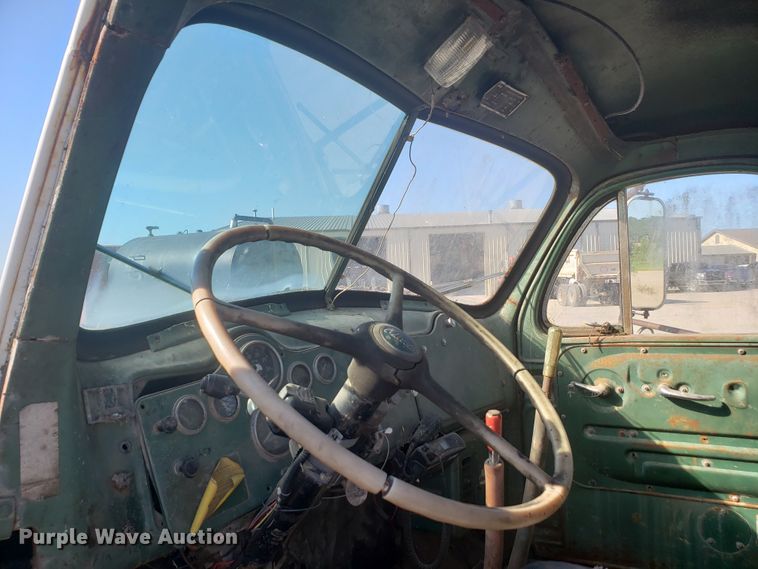 image for item DE3991 1965 Mack P61ST winch truck