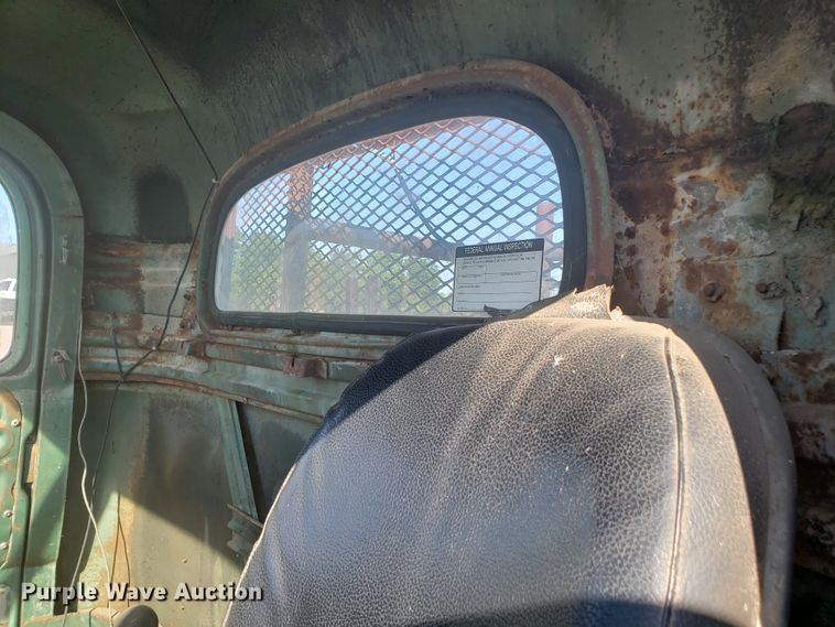 image for item DE3991 1965 Mack P61ST winch truck