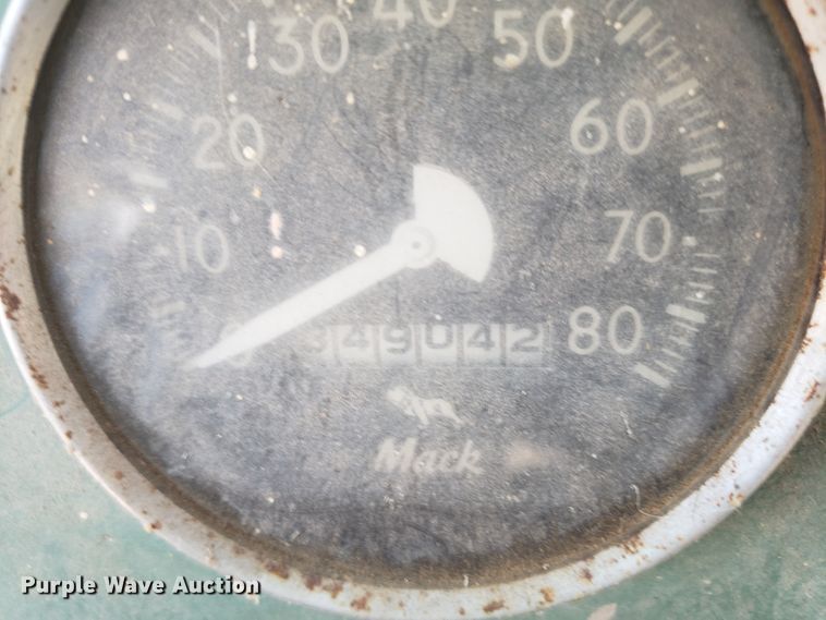 image for item DE3991 1965 Mack P61ST winch truck