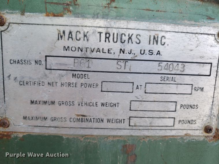 image for item DE3991 1965 Mack P61ST winch truck