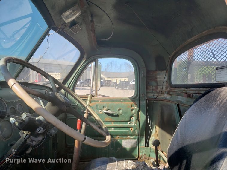 image for item DE3991 1965 Mack P61ST winch truck