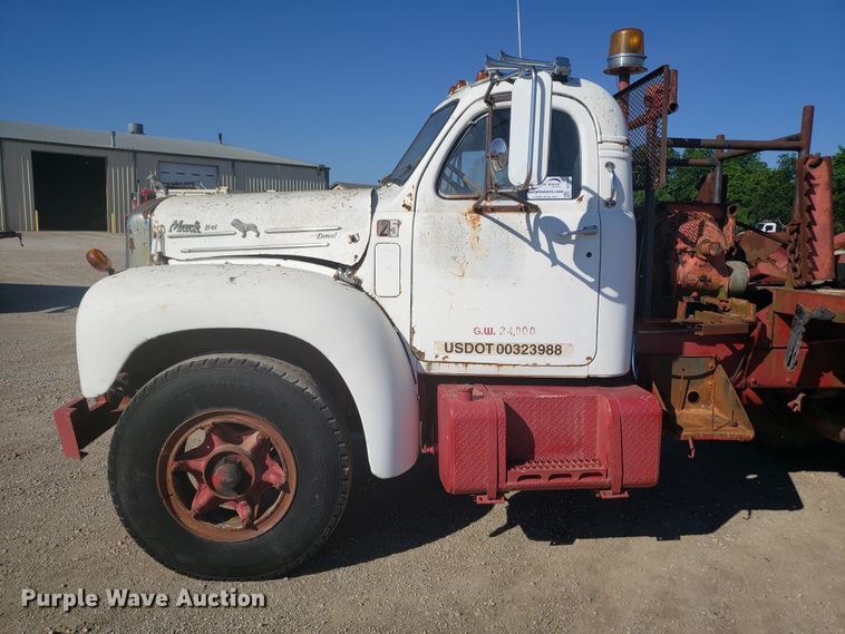 image for item DE3991 1965 Mack P61ST winch truck