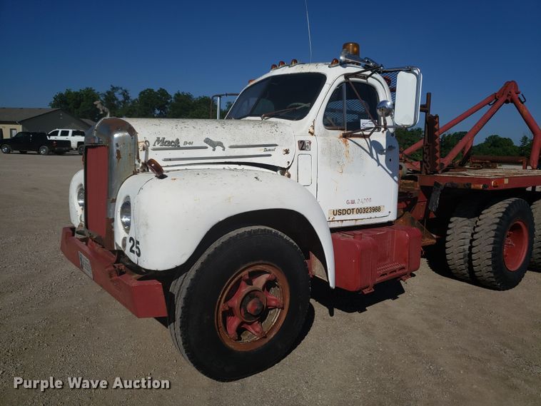 image for item DE3991 1965 Mack P61ST winch truck
