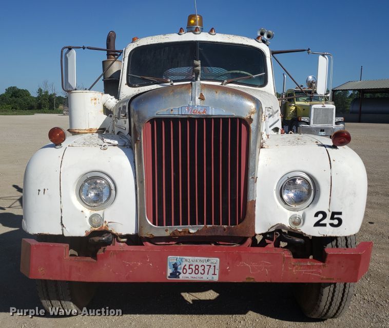 image for item DE3991 1965 Mack P61ST winch truck