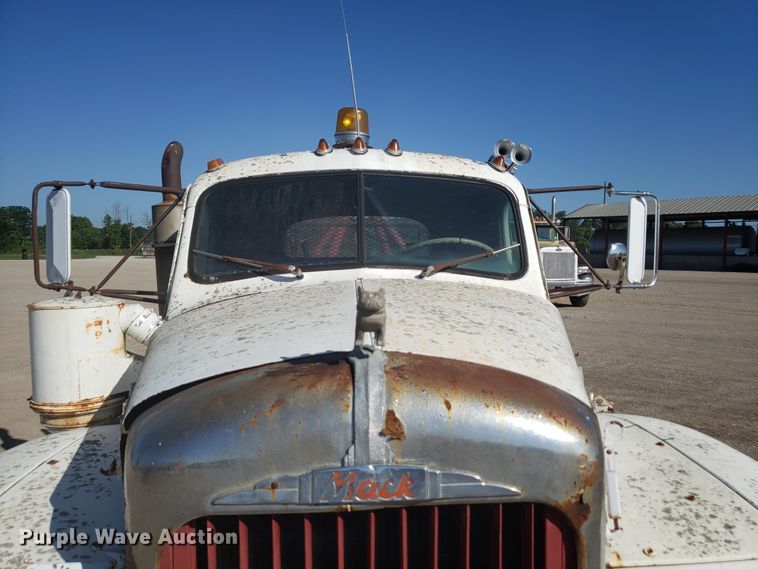 image for item DE3991 1965 Mack P61ST winch truck